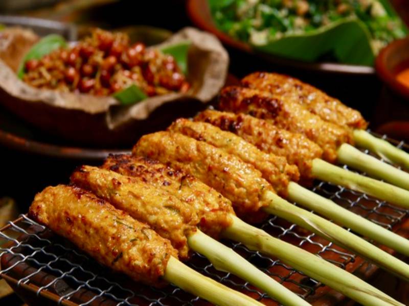 Sate Lilit mang hương vị đặc trưng của Indonesia