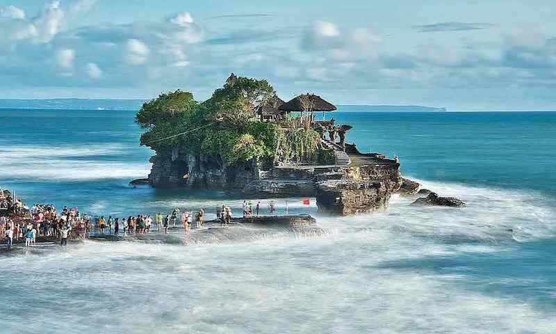 Đền Tanah Lot - Ngôi đền linh thiêng tại Bali