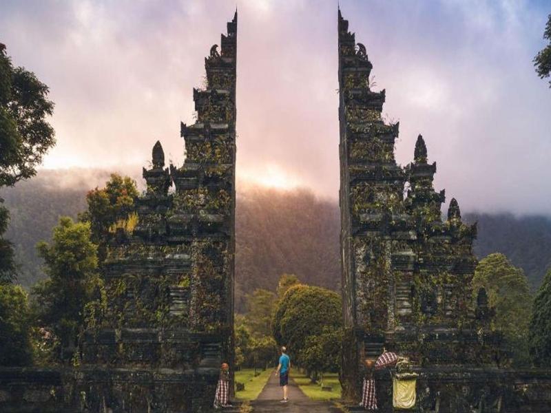 Cổng Trời Bali (Handara Gate)