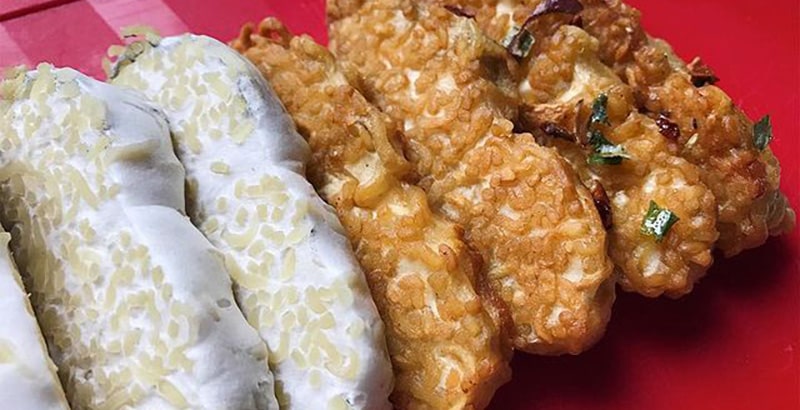 Món Tempeh được làm từ nguyên liệu đậu tương lên men