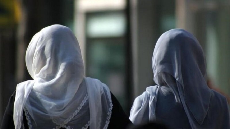 Luật pháp Indonesia không có quy định riêng cho việc đeo khăn Hijab