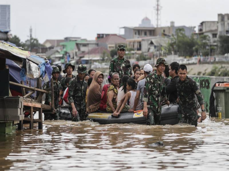 Jakarta trong tình trạng quá tải và thường ngập lụt