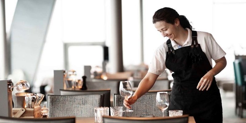 Tuyển dụng Waitress (Nhân viên Phục vụ Nhà hàng)